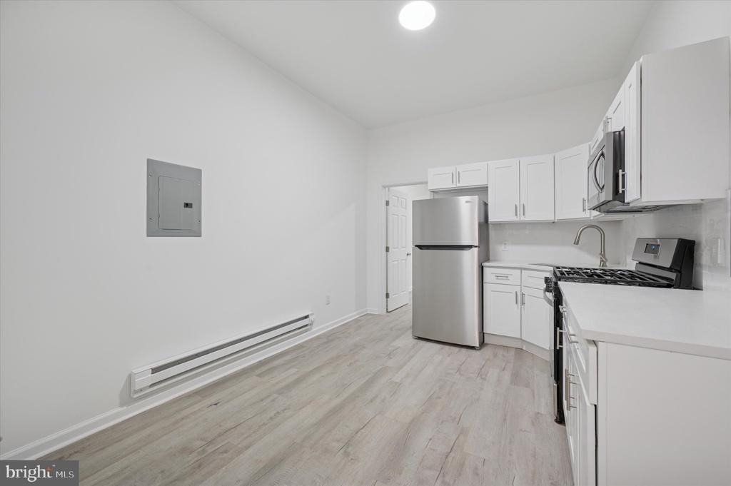 1418 W Erie Avenue - Photo 2