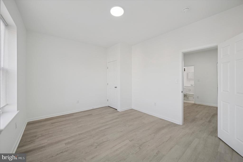 1418 W Erie Avenue - Photo 4