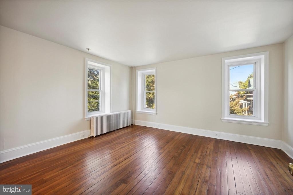 200 E Willow Grove Avenue - Photo 4