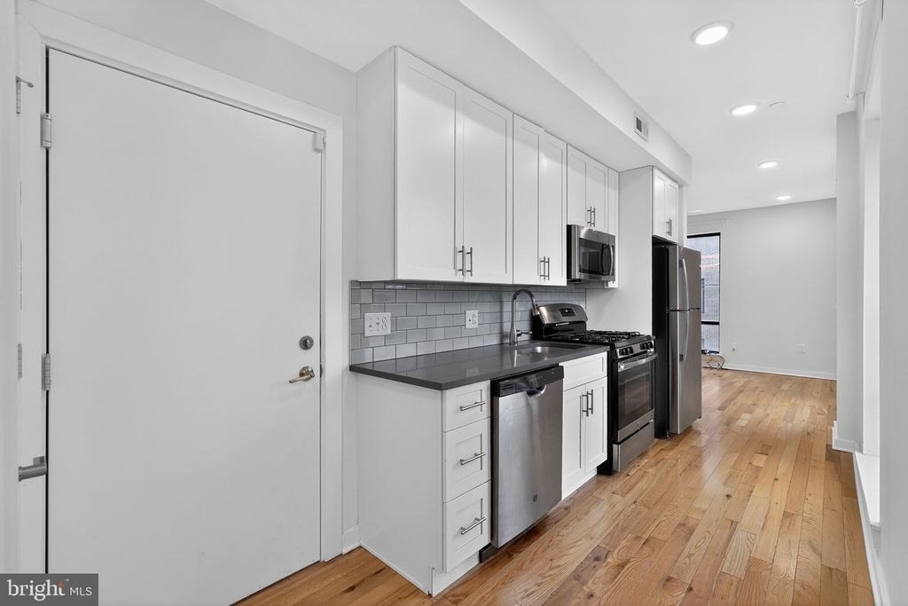 1659 N Randolph - Photo 3