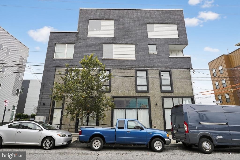 1659 N Randolph - Photo 0