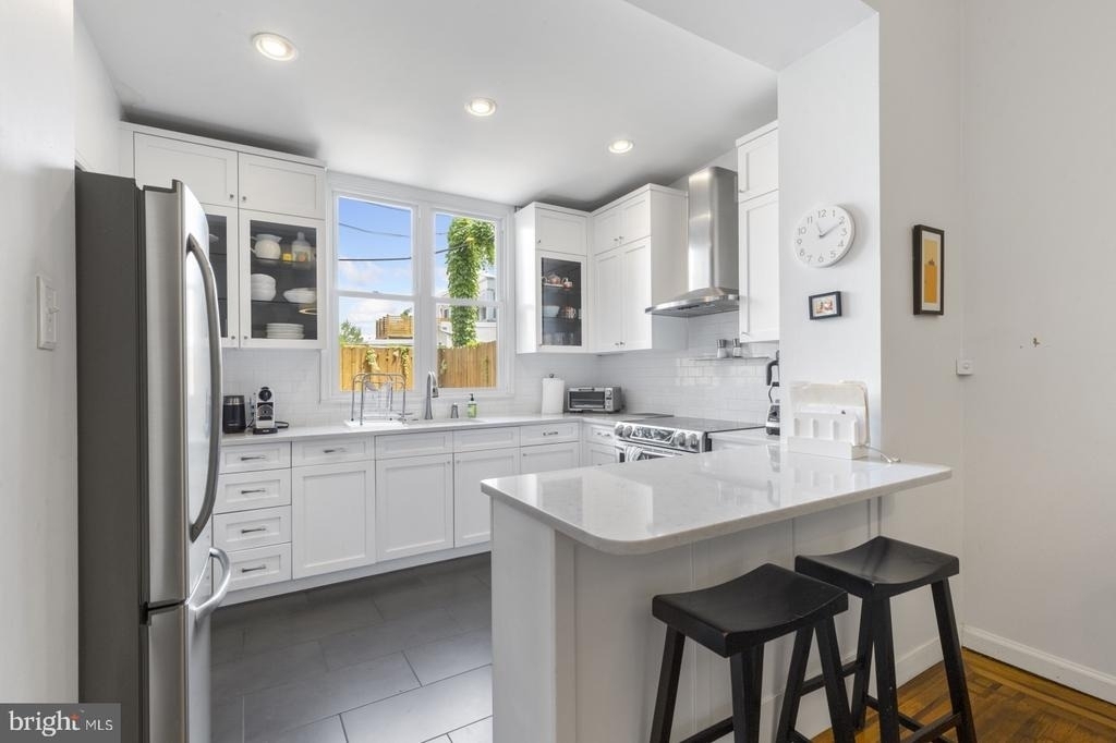 331 E Thompson Street - Photo 10