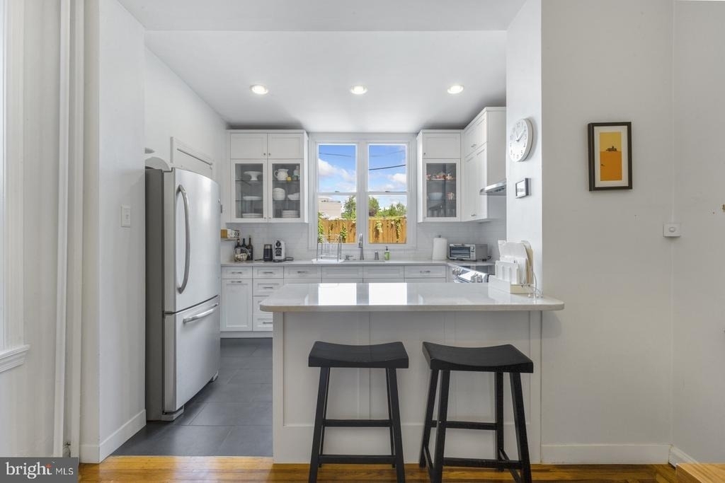 331 E Thompson Street - Photo 9