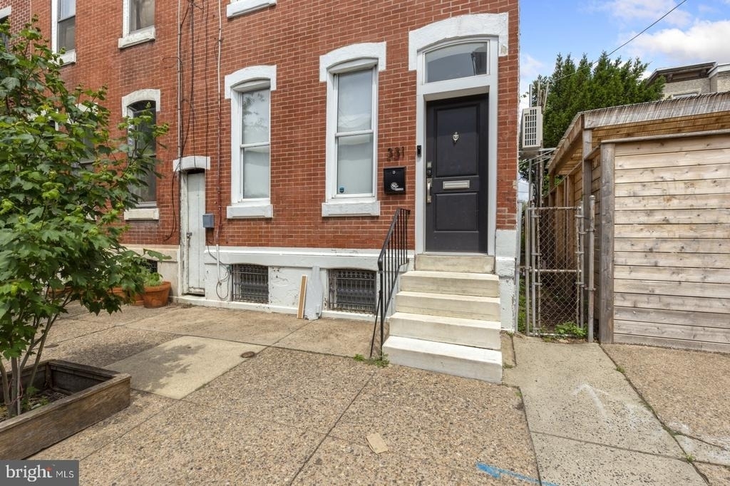 331 E Thompson Street - Photo 31