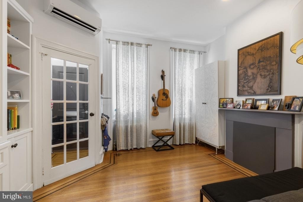 331 E Thompson Street - Photo 2