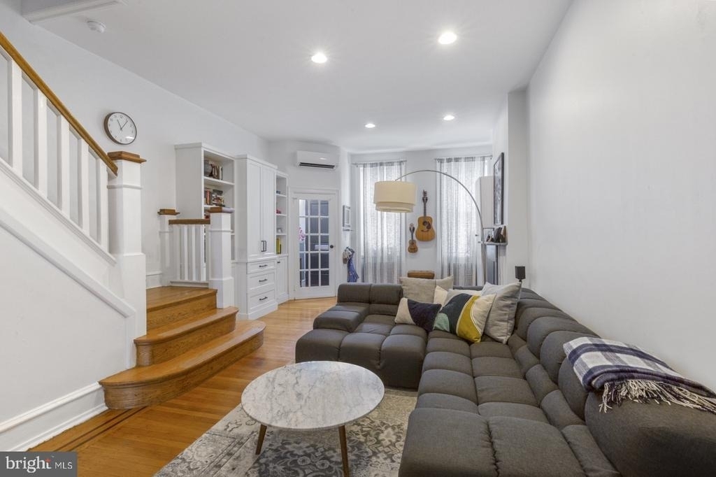 331 E Thompson Street - Photo 0