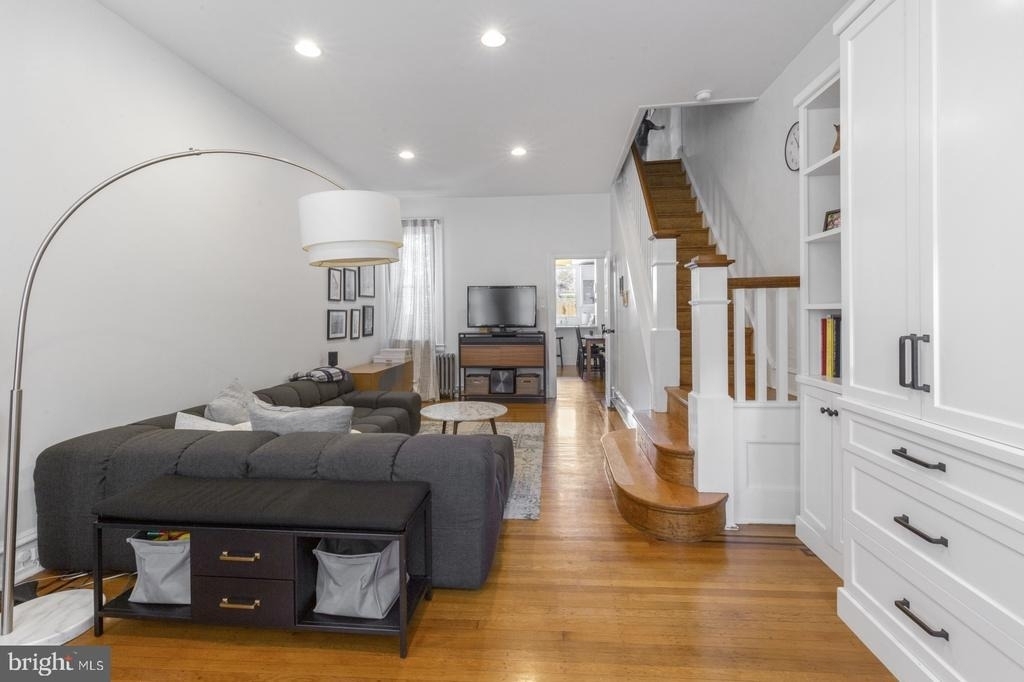 331 E Thompson Street - Photo 3