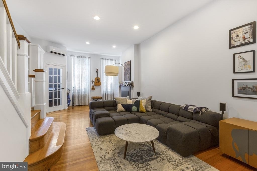 331 E Thompson Street - Photo 5