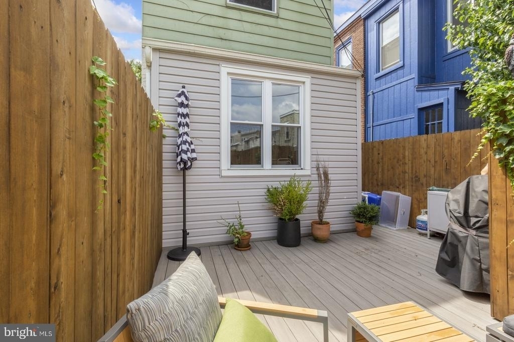 331 E Thompson Street - Photo 16