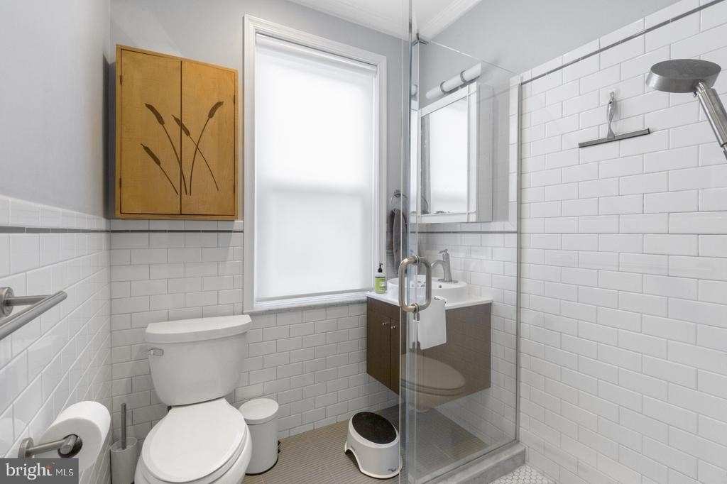 331 E Thompson Street - Photo 21