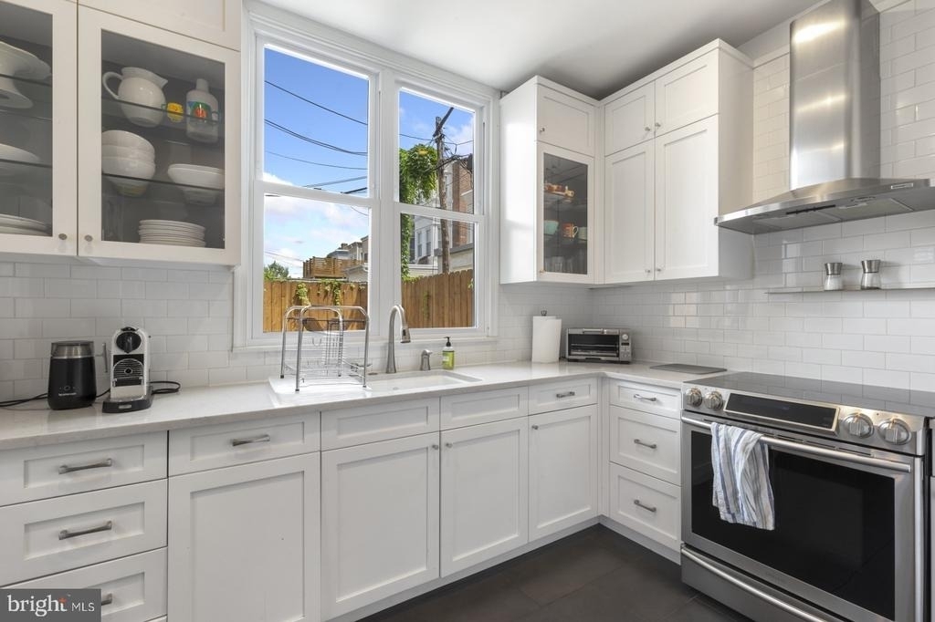 331 E Thompson Street - Photo 12