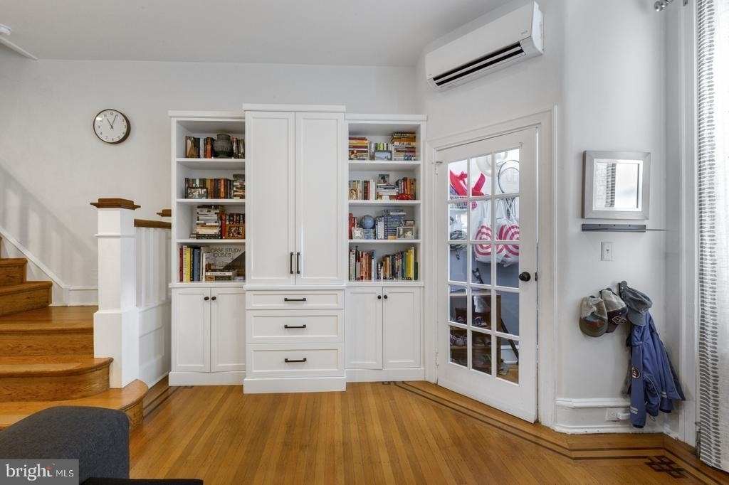331 E Thompson Street - Photo 1