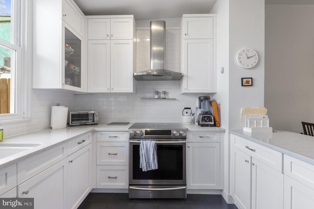 331 E Thompson Street - Photo 11