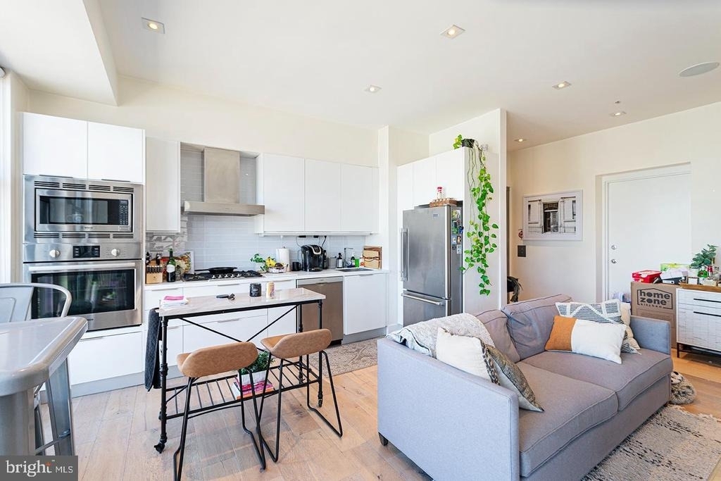 240 N 2nd Street - Photo 3
