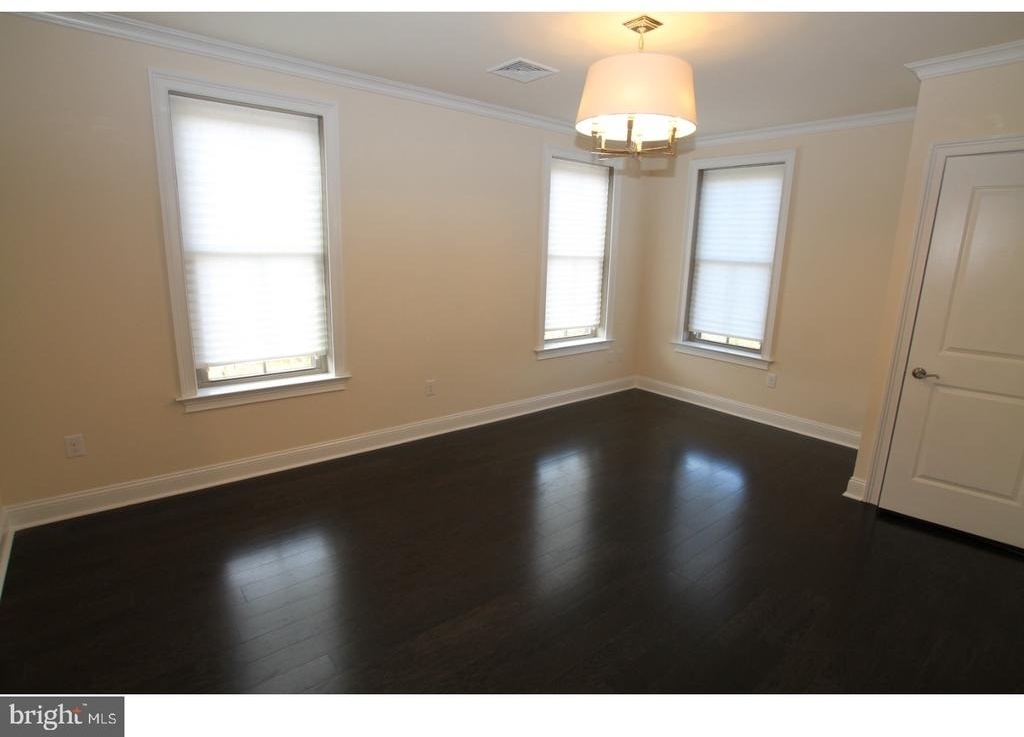 200 N Sycamore Street - Photo 4