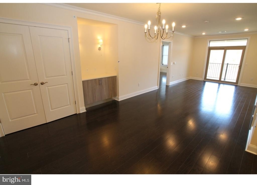 200 N Sycamore Street - Photo 1