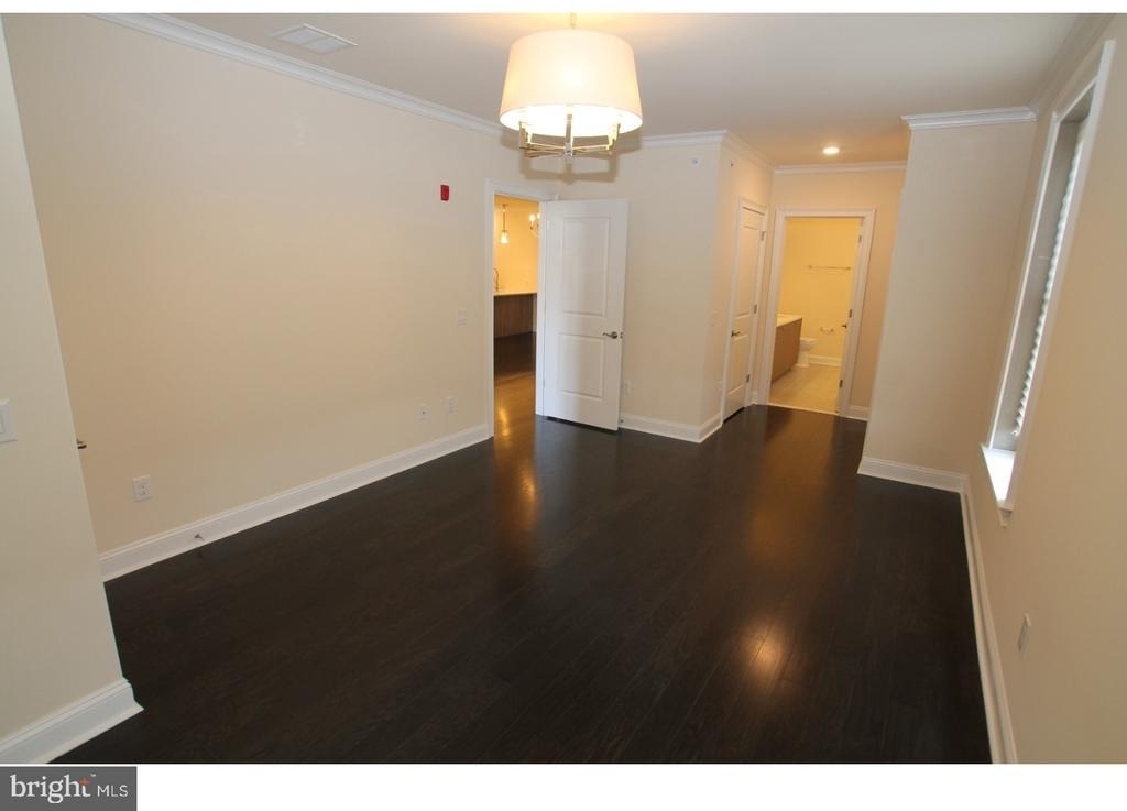 200 N Sycamore Street - Photo 5