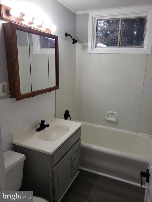 253 E Broadway - Photo 4