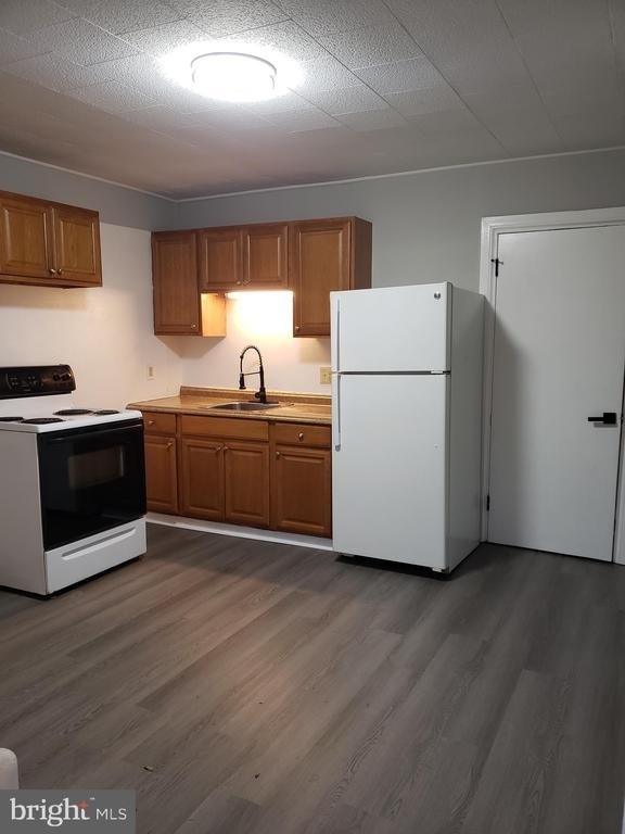 253 E Broadway - Photo 1