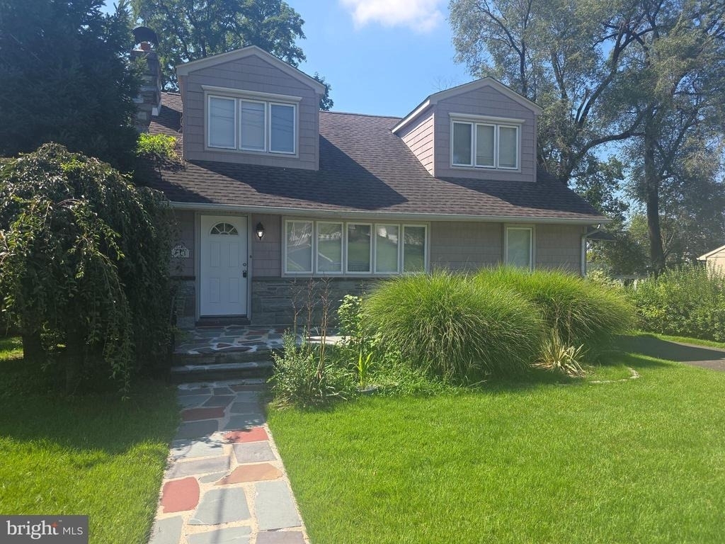 316 Hutchinson Avenue - Photo 1