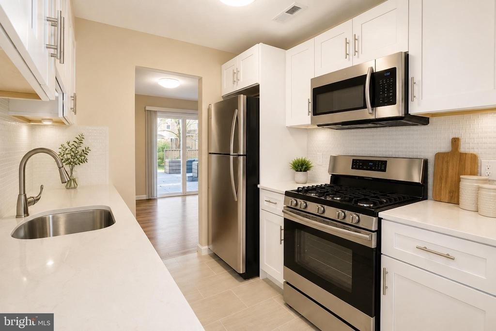 2704 Elberta Lane - Photo 3