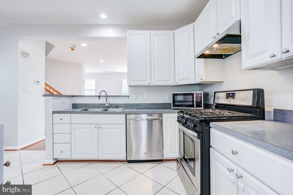 4302 Day Lily Drive - Photo 9