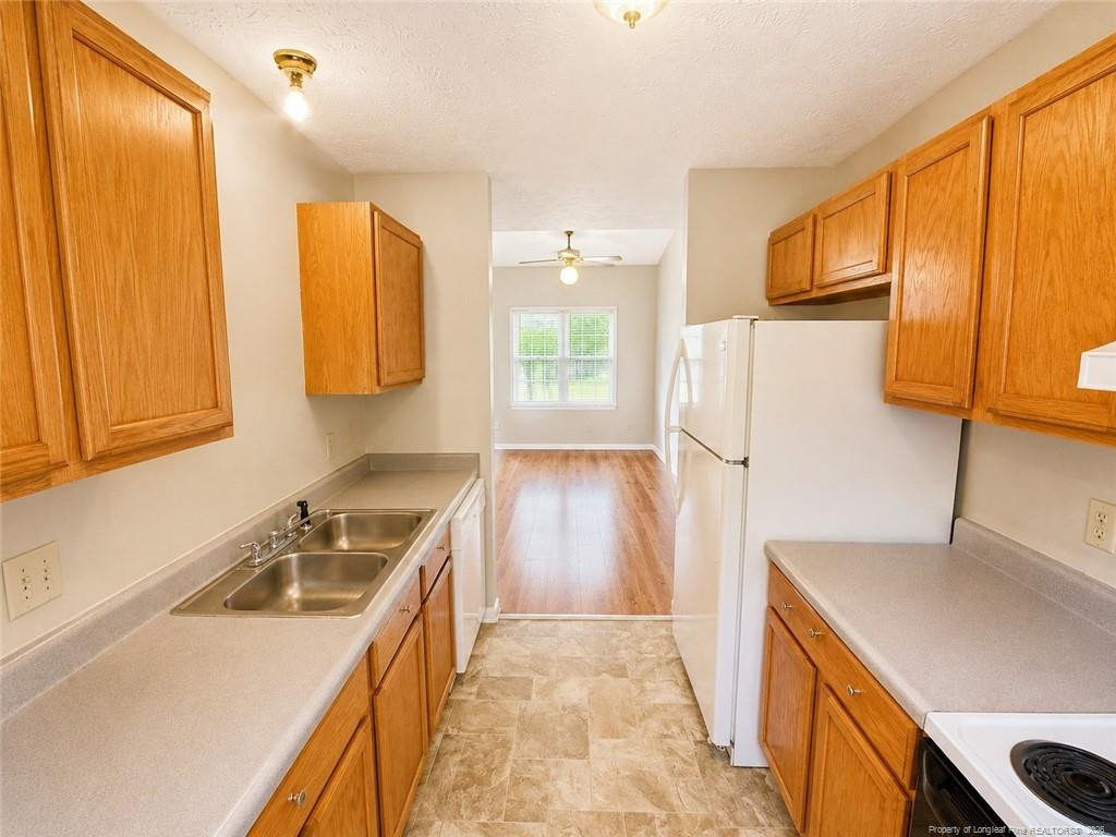 633 Winthrop Court - Photo 4