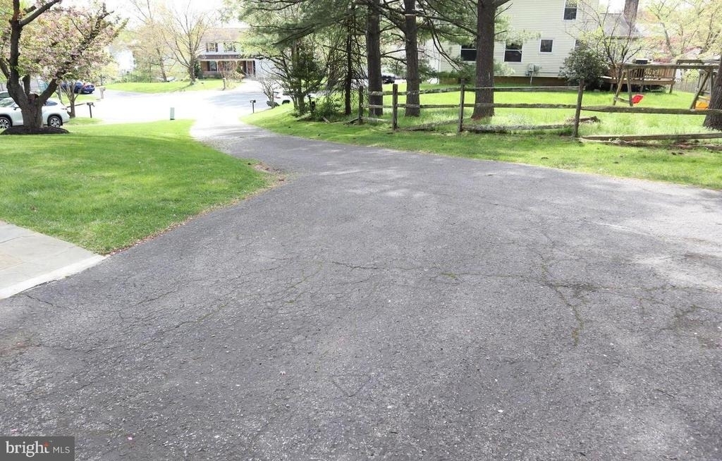 15826 Anamosa Drive - Photo 31
