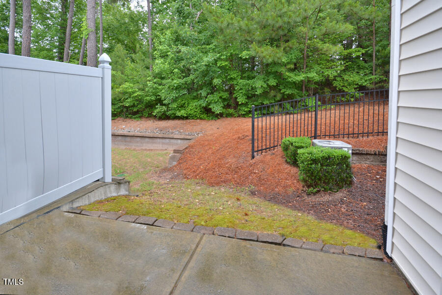 100 Stratford Lakes Drive - Photo 16