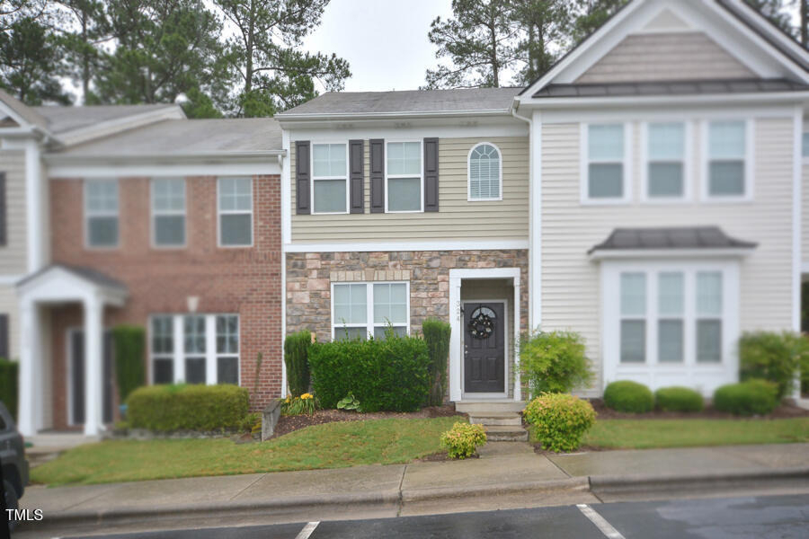 100 Stratford Lakes Drive - Photo 0