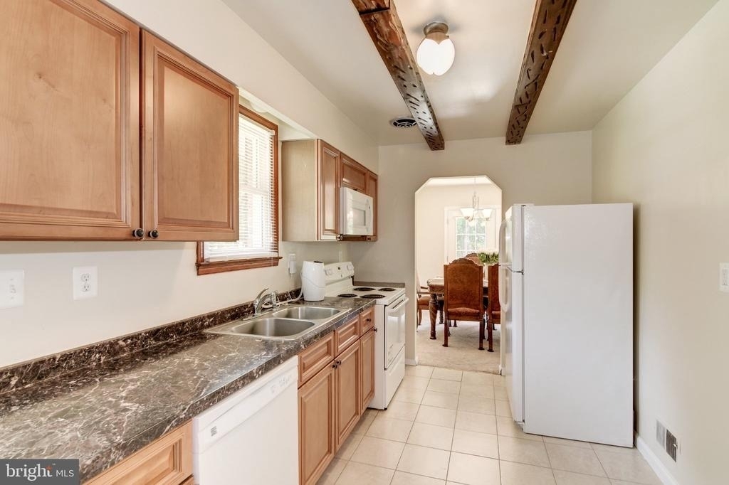 6275 Fenwick Road - Photo 2