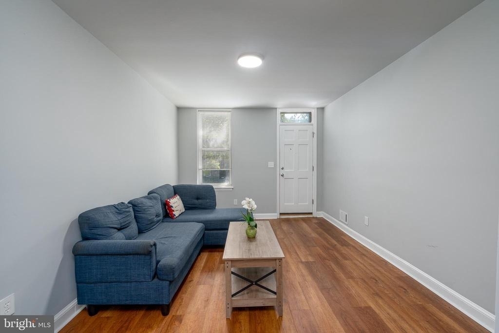 408 Chester Street N - Photo 2