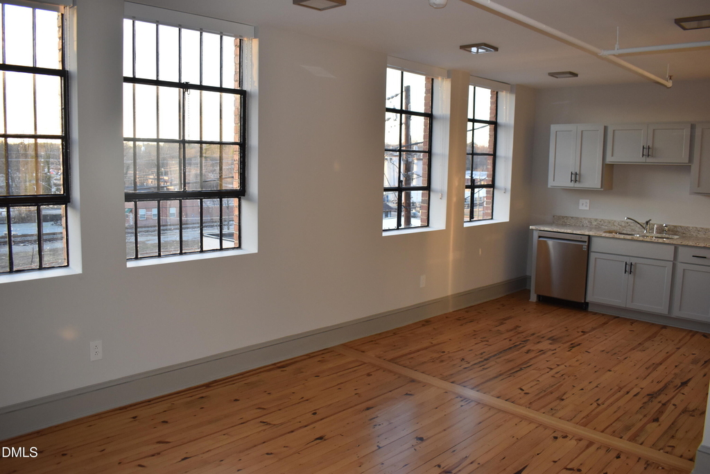 128 S Chatham Avenue - Photo 3