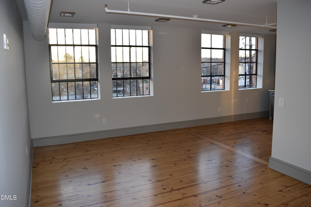 128 S Chatham Avenue - Photo 1
