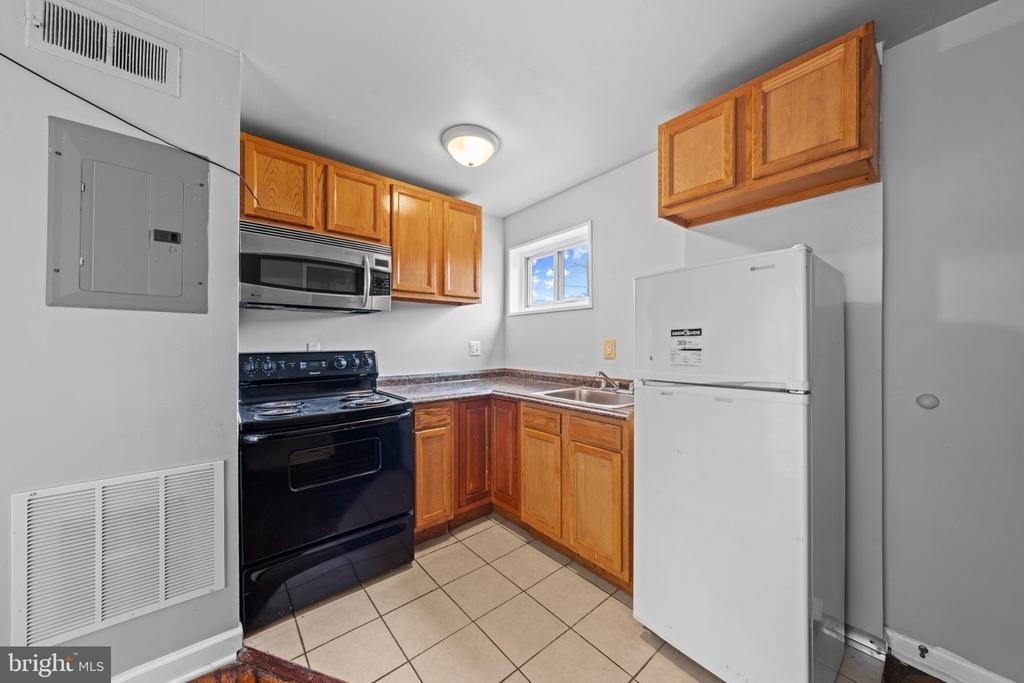 1221 47th Place Ne - Photo 12