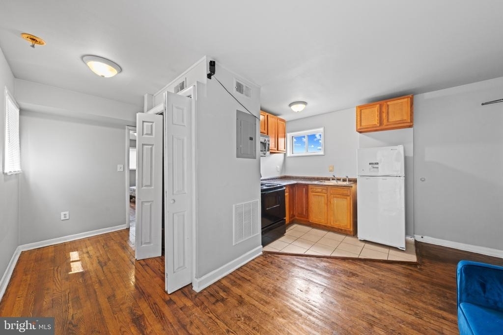 1221 47th Place Ne - Photo 17