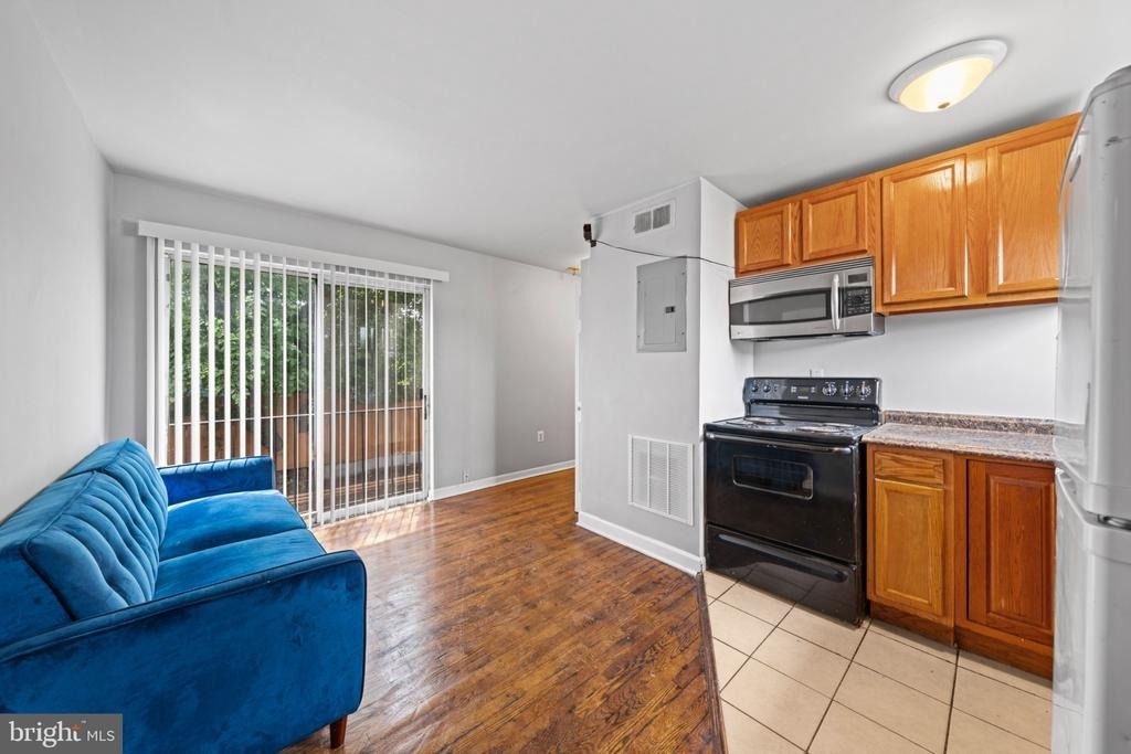 1221 47th Place Ne - Photo 15