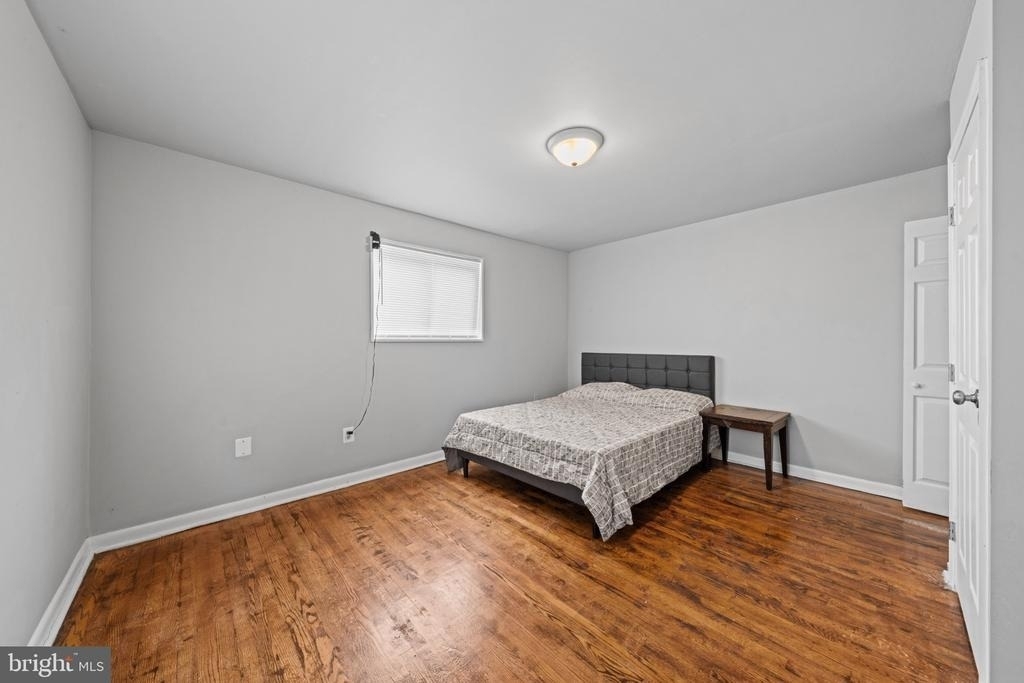 1221 47th Place Ne - Photo 6