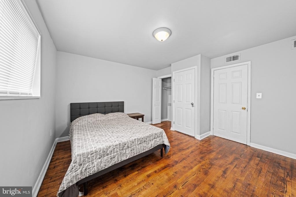 1221 47th Place Ne - Photo 5