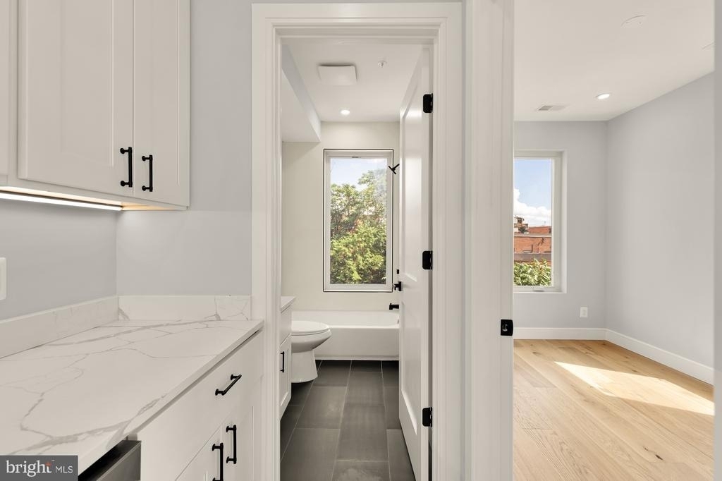 3215 Mount Pleasant Street Nw - Photo 9