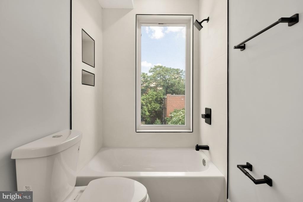 3215 Mount Pleasant Street Nw - Photo 11