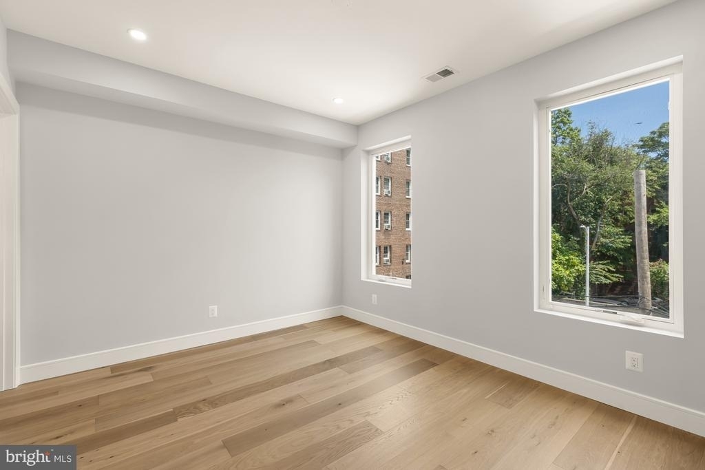 3215 Mount Pleasant Street Nw - Photo 15