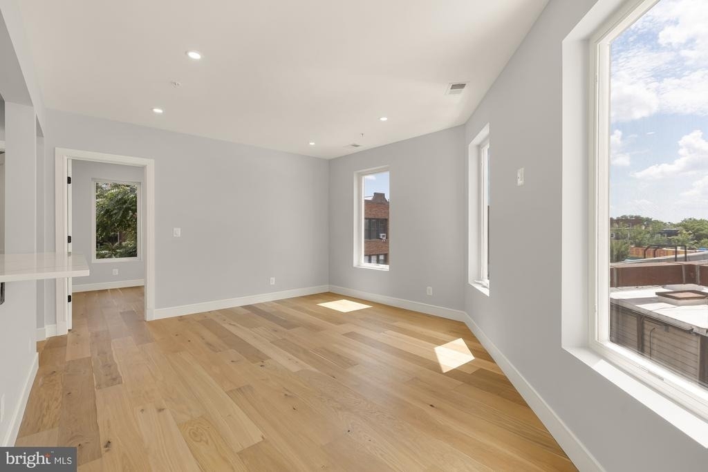 3215 Mount Pleasant Street Nw - Photo 11