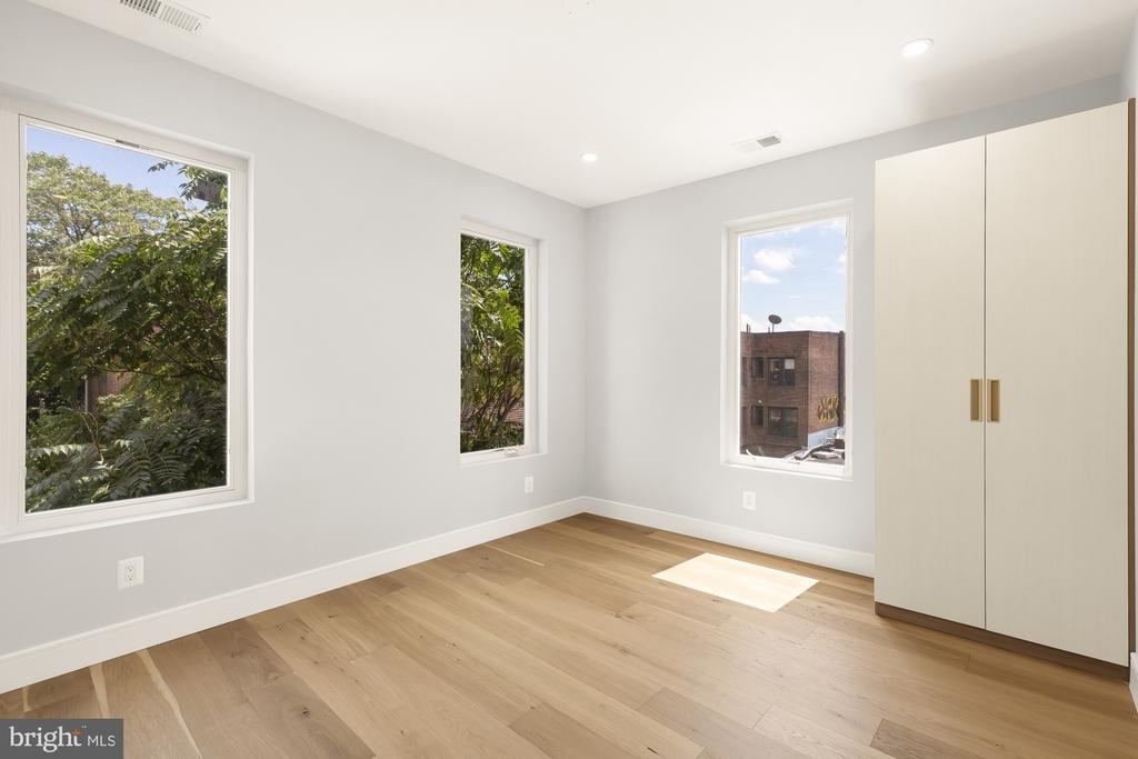 3215 Mount Pleasant Street Nw - Photo 12