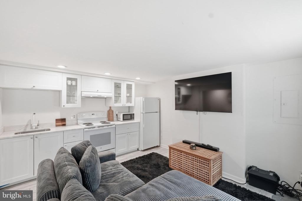 708 I Street Se - Photo 6