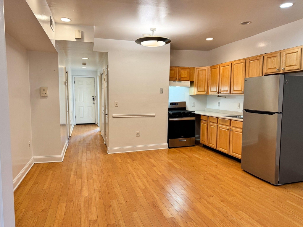 1652 West Virginia Avenue Ne - Photo 5