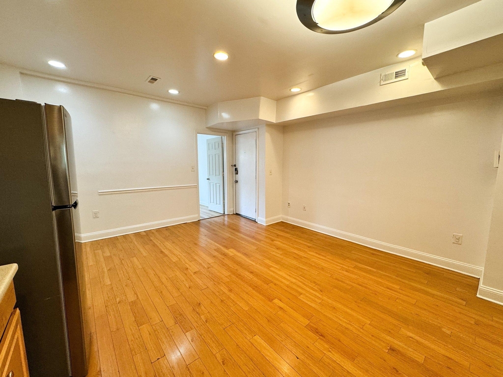 1652 West Virginia Avenue Ne - Photo 9