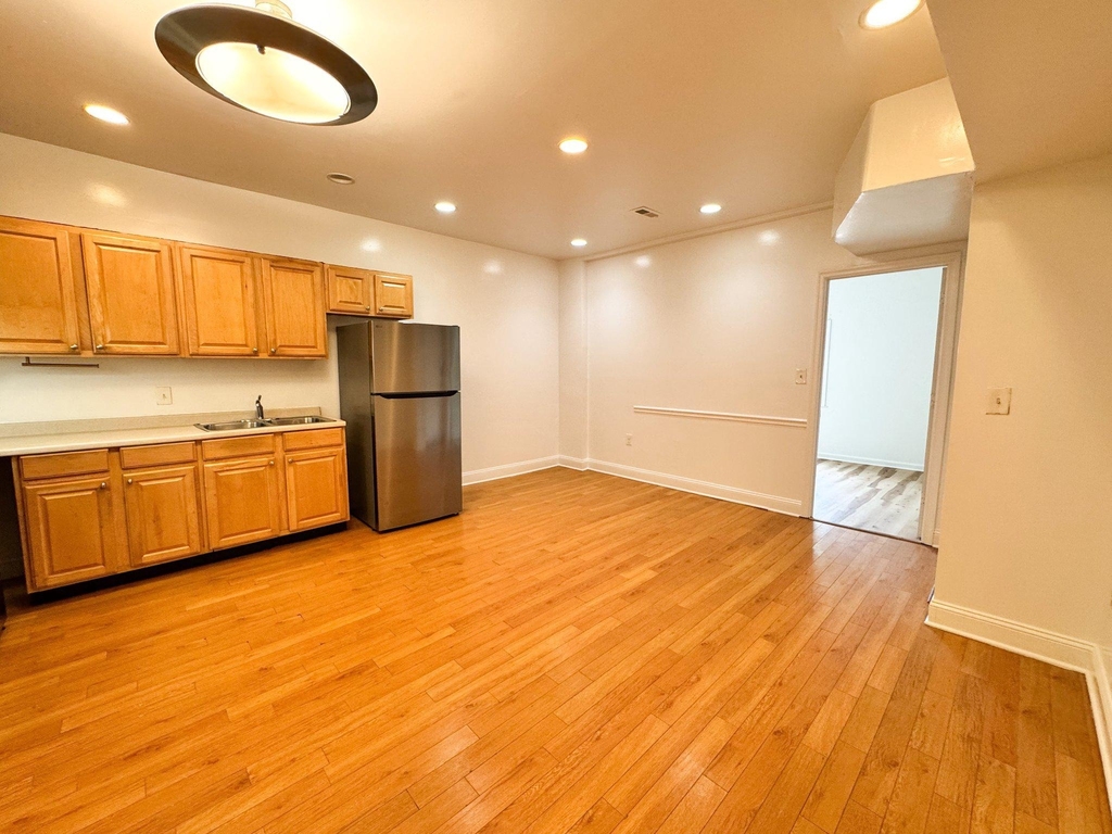 1652 West Virginia Avenue Ne - Photo 8