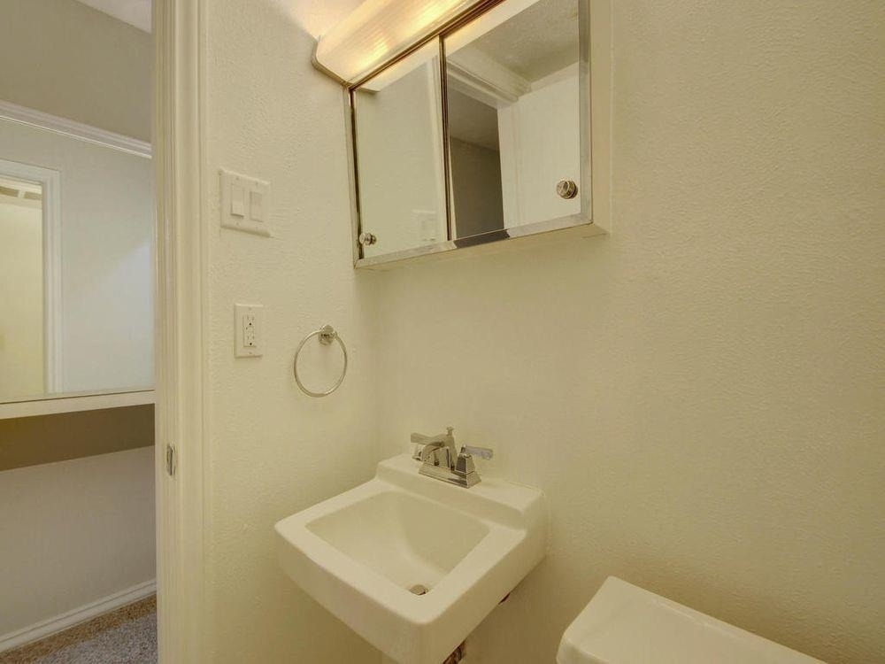 505 W 7th St - Photo 13