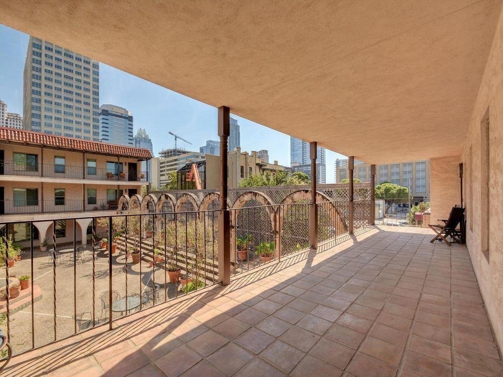 505 W 7th St - Photo 3